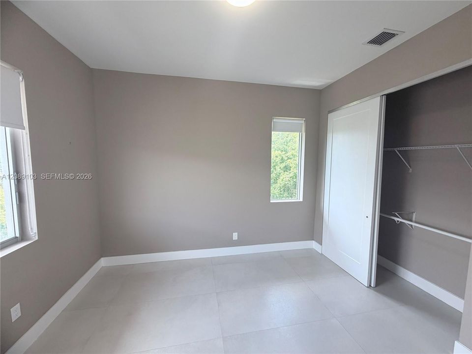 В аренду: $4,800 (3 спален, 3 ванн, 1713 Квадратных фут)