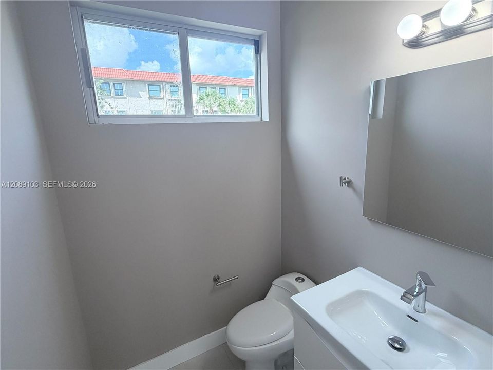 В аренду: $4,800 (3 спален, 3 ванн, 1713 Квадратных фут)