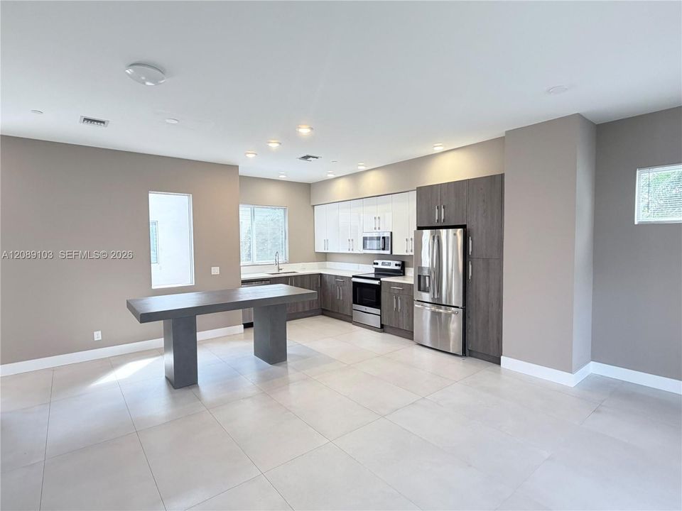 В аренду: $4,800 (3 спален, 3 ванн, 1713 Квадратных фут)