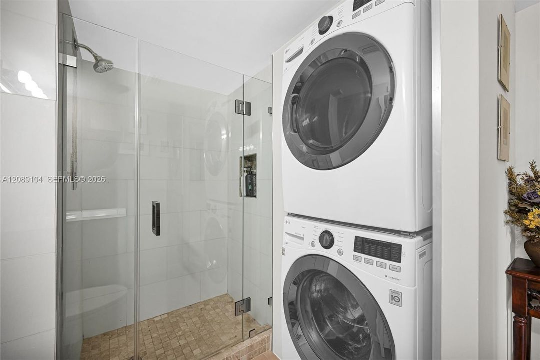 На продажу: $350,000 (2 спален, 2 ванн, 1231 Квадратных фут)
