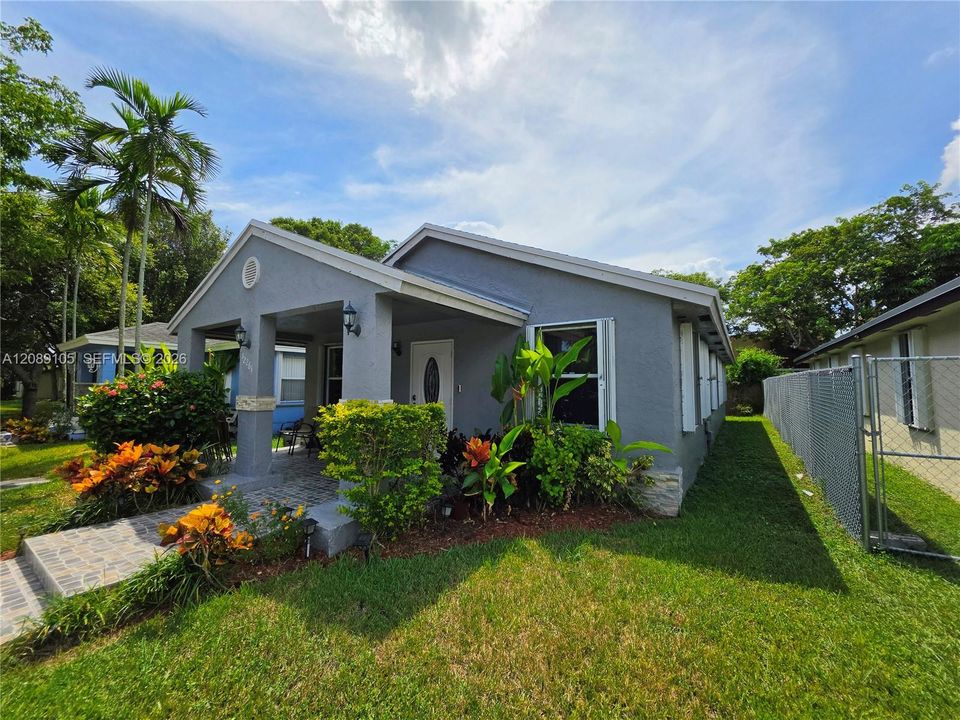 En Venta: $489,900 (4 camas, 2 baños, 1250 Pies cuadrados)