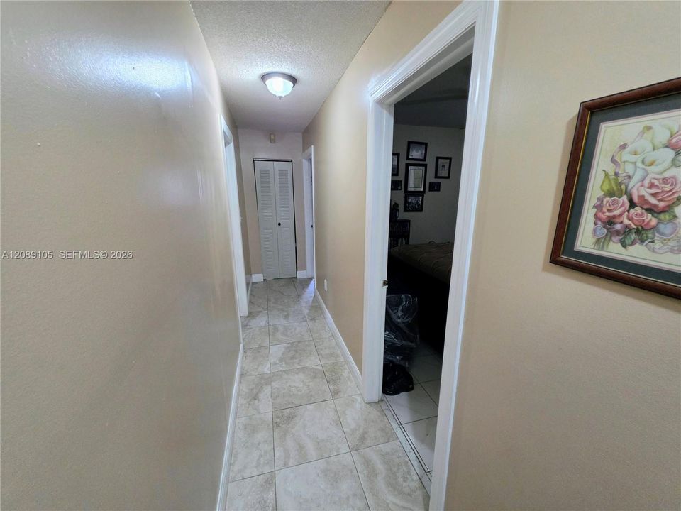 En Venta: $489,900 (4 camas, 2 baños, 1250 Pies cuadrados)