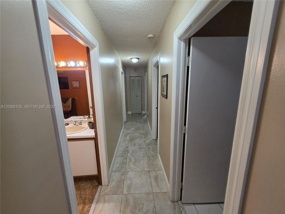 En Venta: $489,900 (4 camas, 2 baños, 1250 Pies cuadrados)