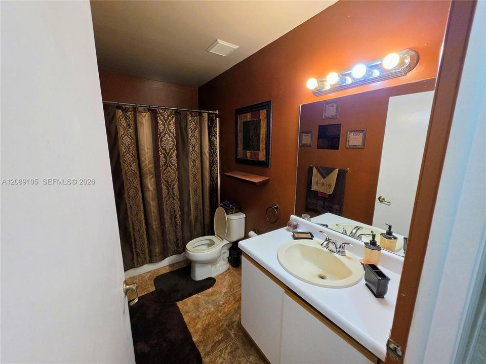 En Venta: $489,900 (4 camas, 2 baños, 1250 Pies cuadrados)