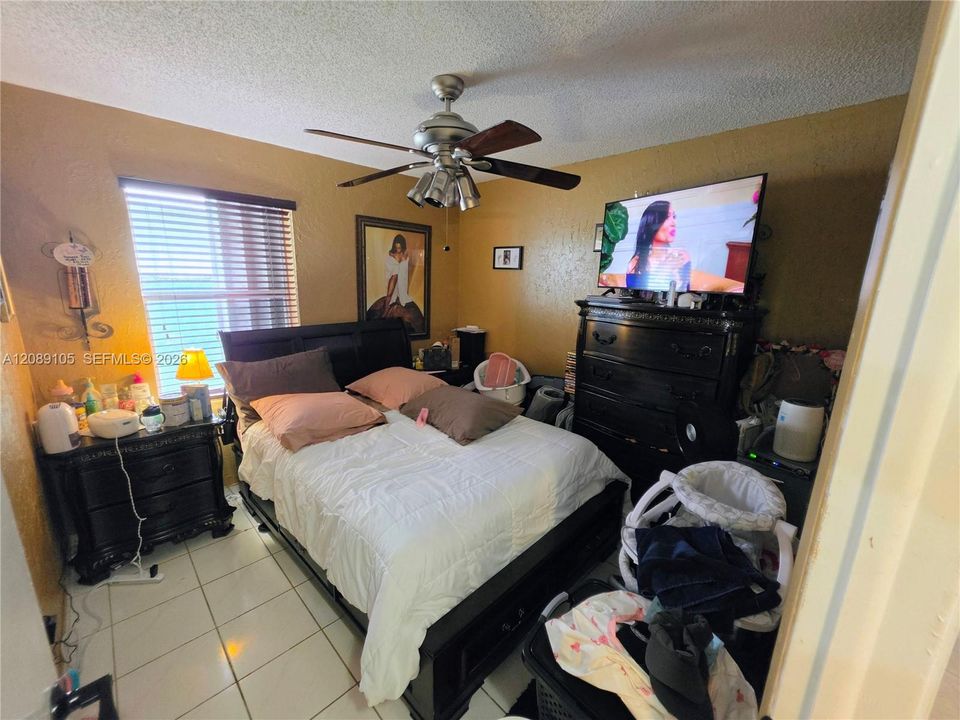 En Venta: $489,900 (4 camas, 2 baños, 1250 Pies cuadrados)
