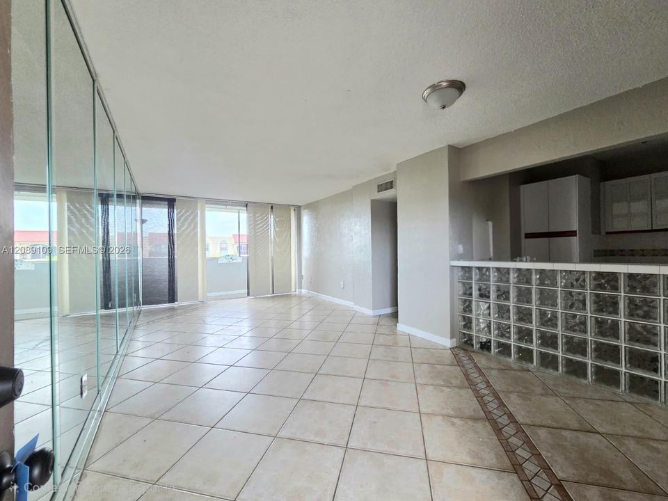 For Rent: $2,500 (2 beds, 2 baths, 1026 Square Feet)