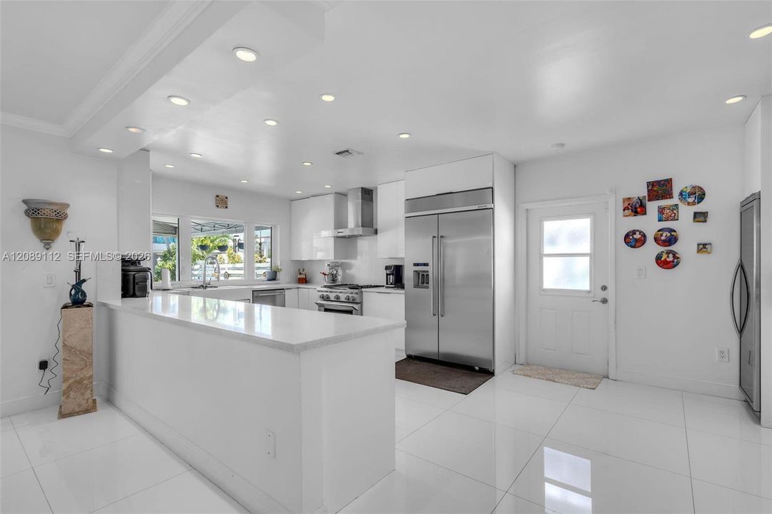 For Sale: $3,200,000 (4 beds, 3 baths, 2672 Square Feet)