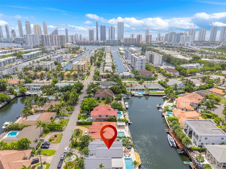 For Sale: $3,200,000 (4 beds, 3 baths, 2672 Square Feet)