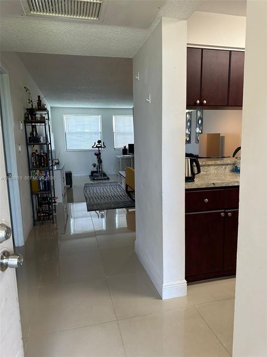 В аренду: $1,950 (1 спален, 1 ванн, 710 Квадратных фут)