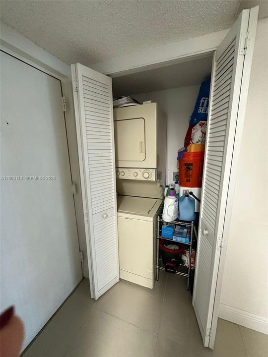 В аренду: $1,950 (1 спален, 1 ванн, 710 Квадратных фут)
