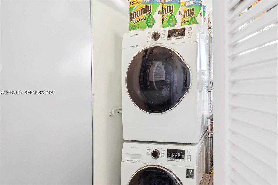 В аренду: $4,000 (2 спален, 2 ванн, 1083 Квадратных фут)