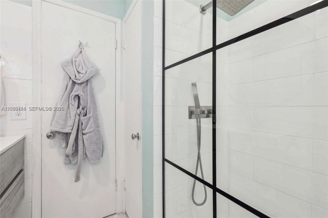 В аренду: $4,000 (2 спален, 2 ванн, 1083 Квадратных фут)
