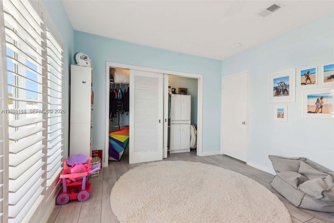 В аренду: $4,000 (2 спален, 2 ванн, 1083 Квадратных фут)