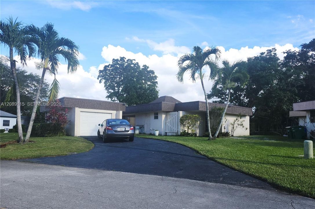 For Rent: $4,000 (3 beds, 2 baths, 1937 Square Feet)