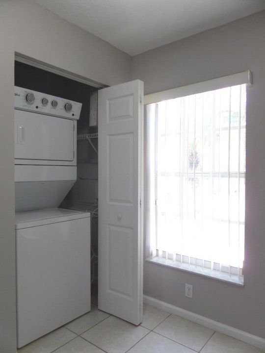 Laundry unit closet