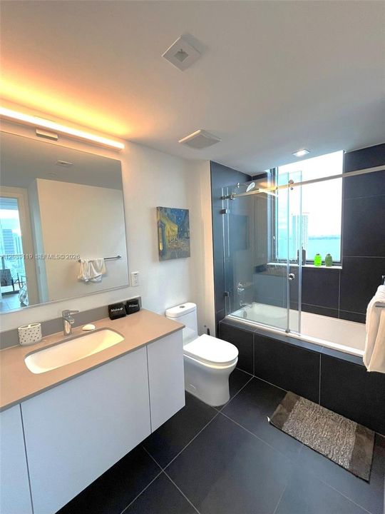 В аренду: $4,300 (2 спален, 2 ванн, 1040 Квадратных фут)