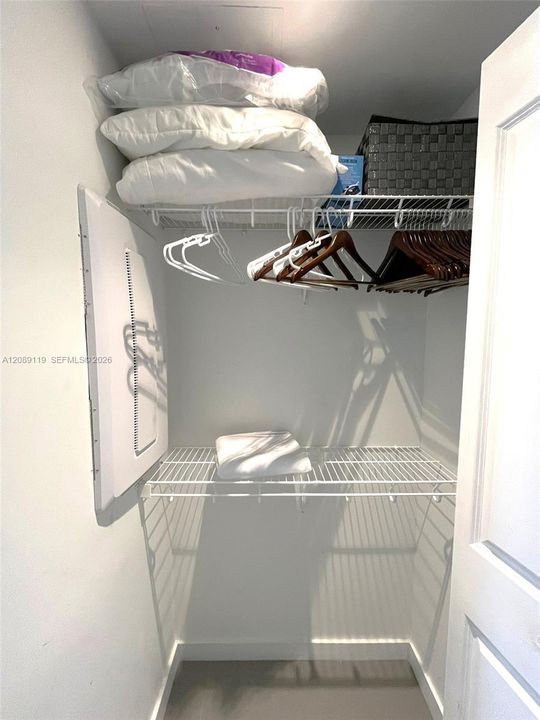 В аренду: $4,300 (2 спален, 2 ванн, 1040 Квадратных фут)