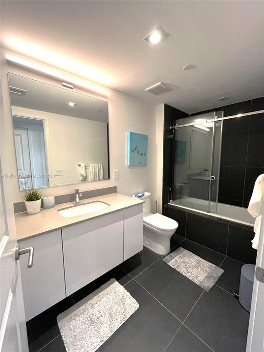 В аренду: $4,300 (2 спален, 2 ванн, 1040 Квадратных фут)