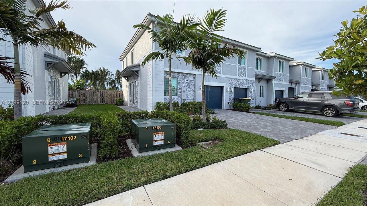 For Rent: $2,999 (4 beds, 3 baths, 1790 Square Feet)