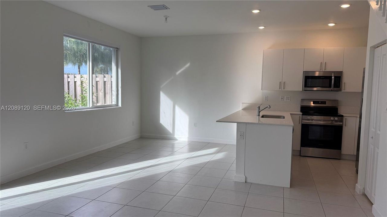 For Rent: $2,999 (4 beds, 3 baths, 1790 Square Feet)