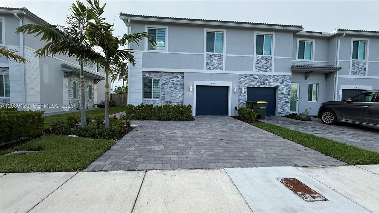 For Rent: $2,999 (4 beds, 3 baths, 1790 Square Feet)