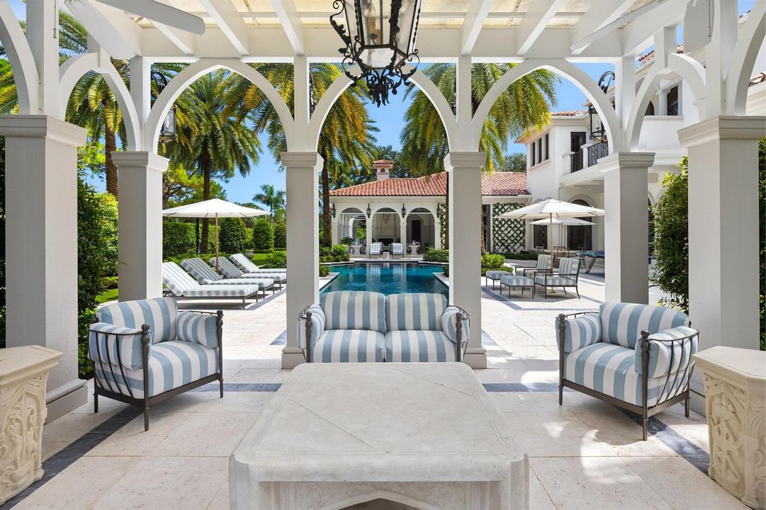 Pool Loggia 2
