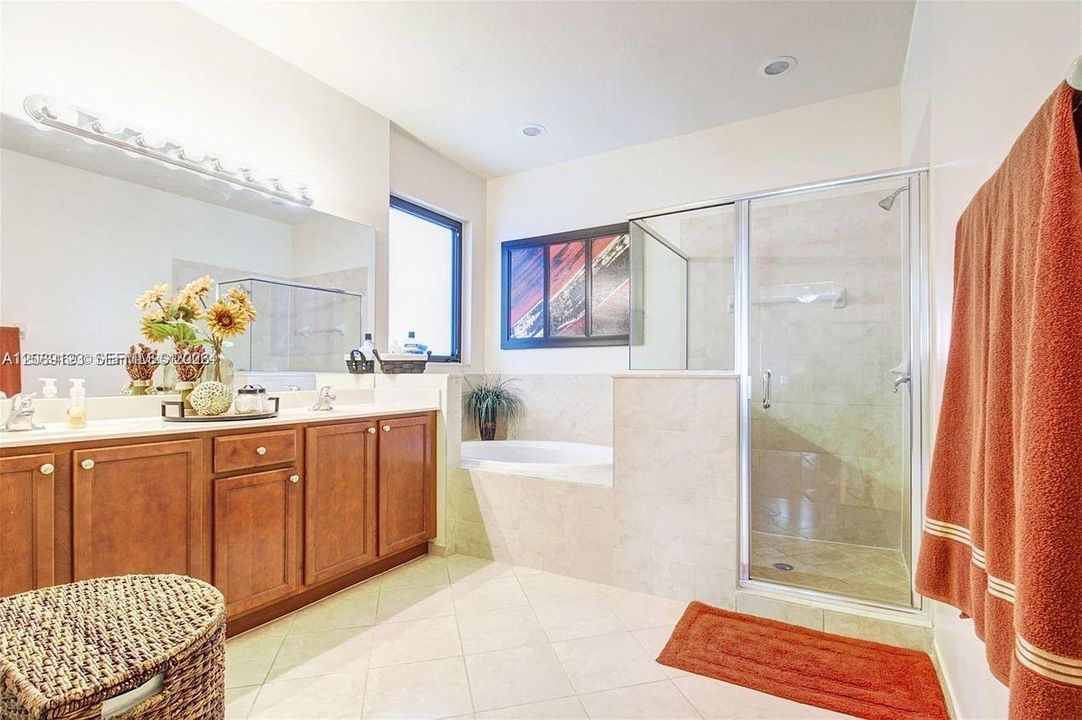 PRINCIPAL BATHROOM