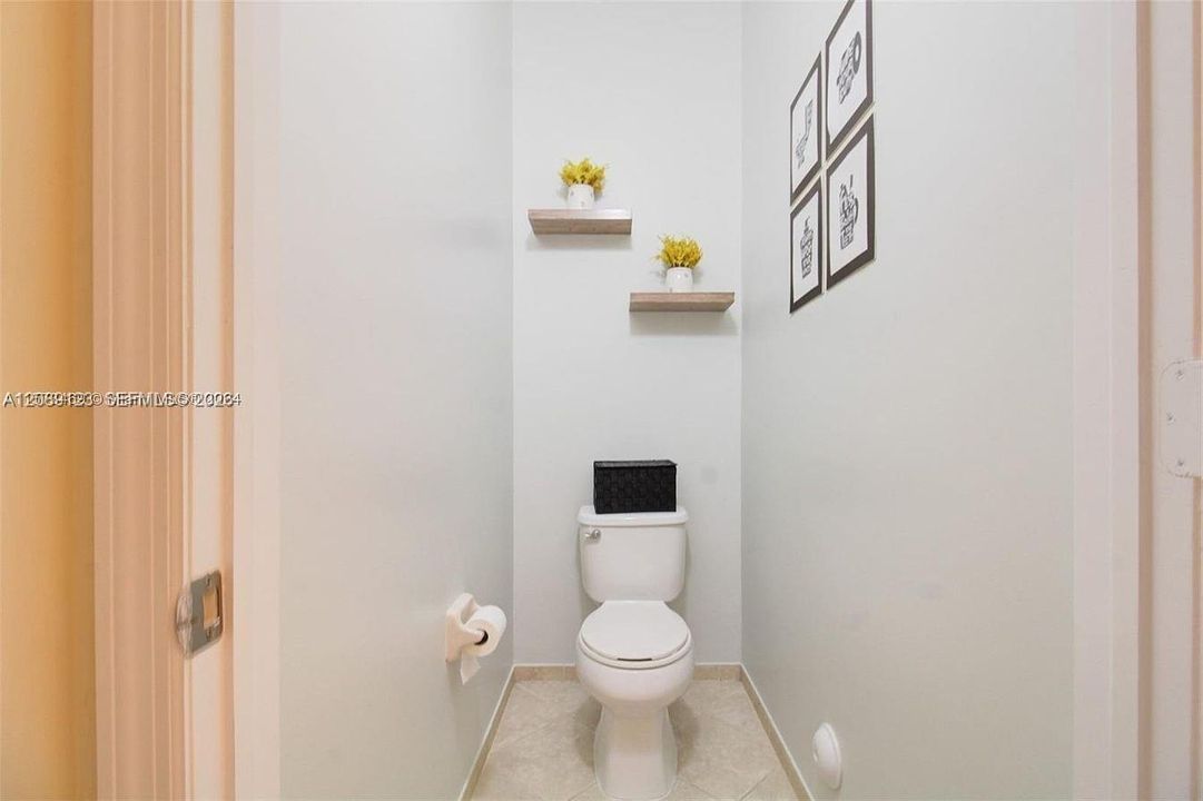 PRINCIPAL BATHROOM
