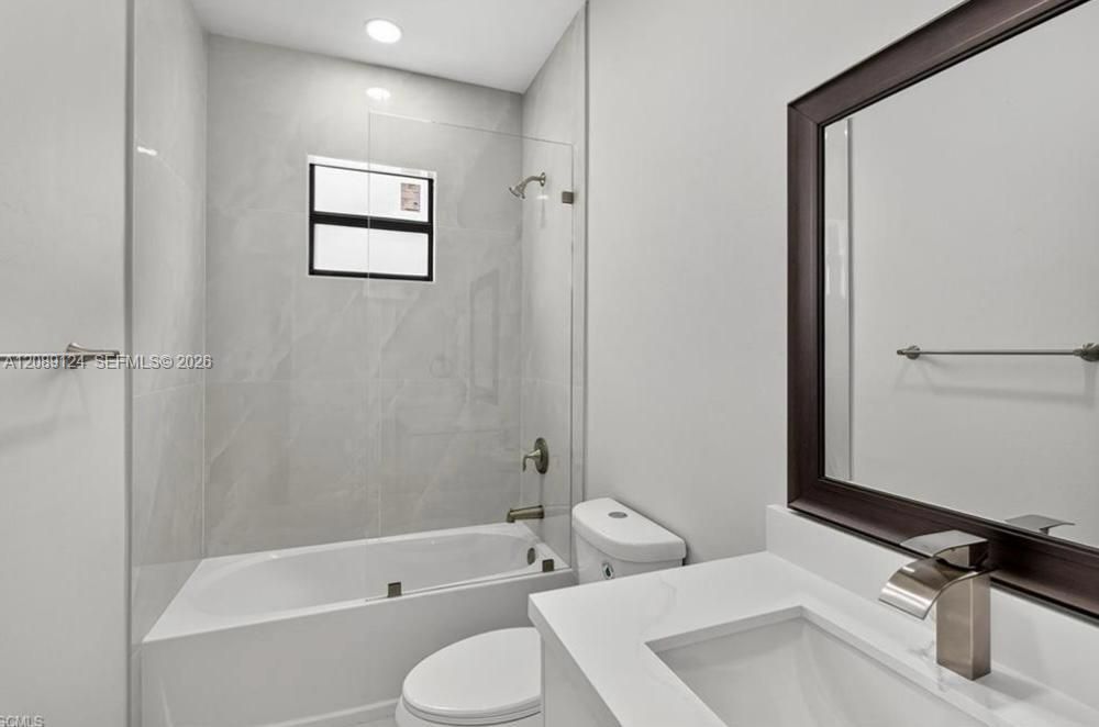 En Renta: $2,500 (4 camas, 2 baños, 1700 Pies cuadrados)