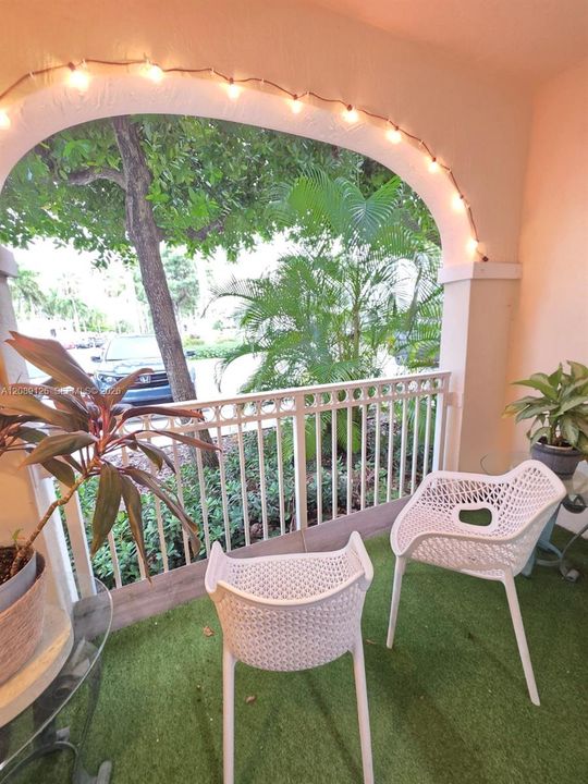 For Sale: $439,900 (3 beds, 2 baths, 1207 Square Feet)