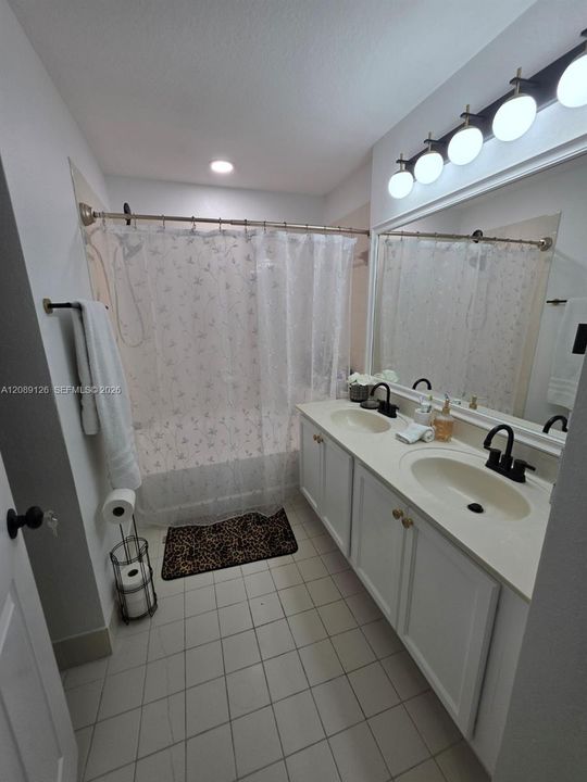 For Sale: $439,900 (3 beds, 2 baths, 1207 Square Feet)