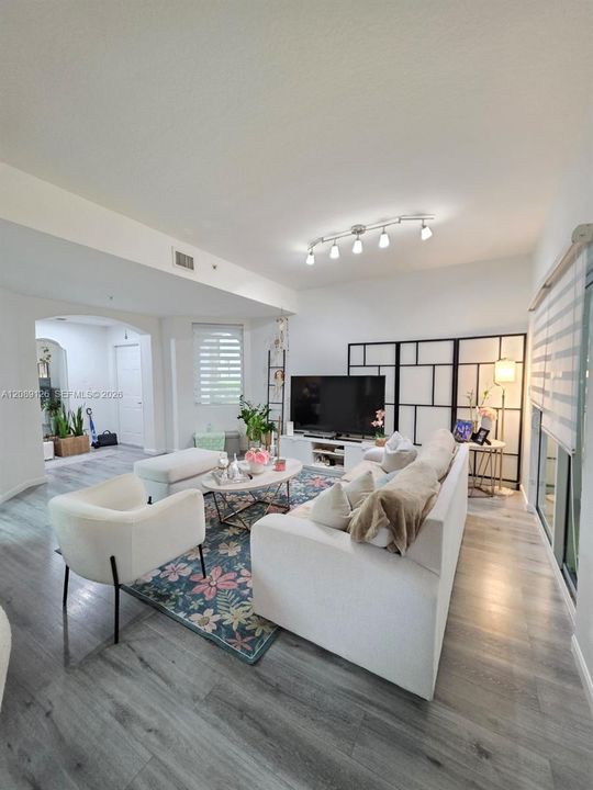 For Sale: $439,900 (3 beds, 2 baths, 1207 Square Feet)