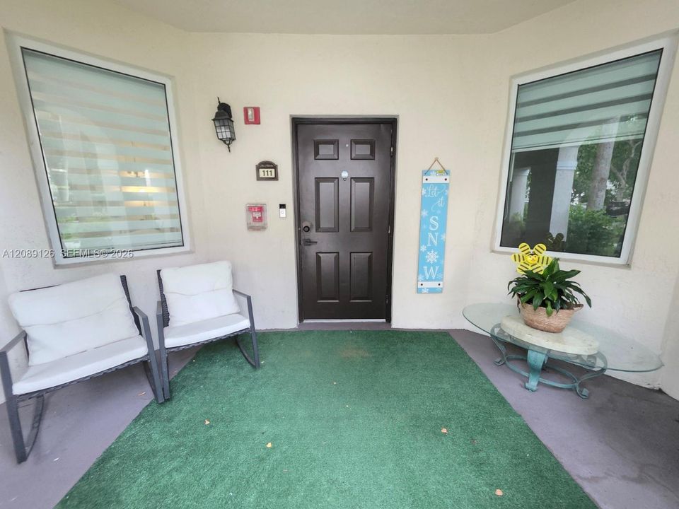 For Sale: $439,900 (3 beds, 2 baths, 1207 Square Feet)