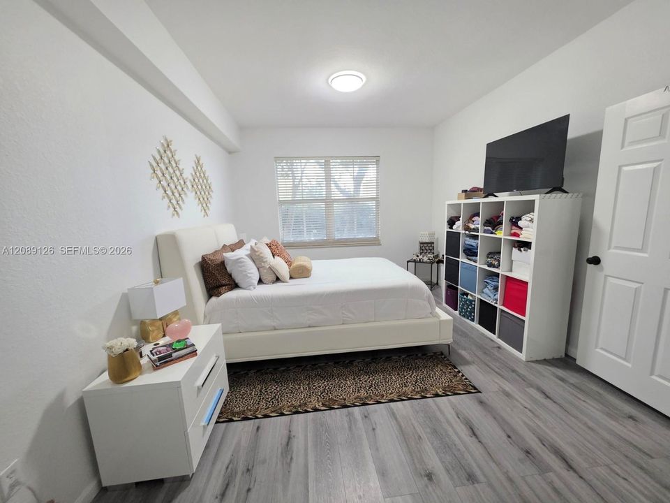 For Sale: $439,900 (3 beds, 2 baths, 1207 Square Feet)