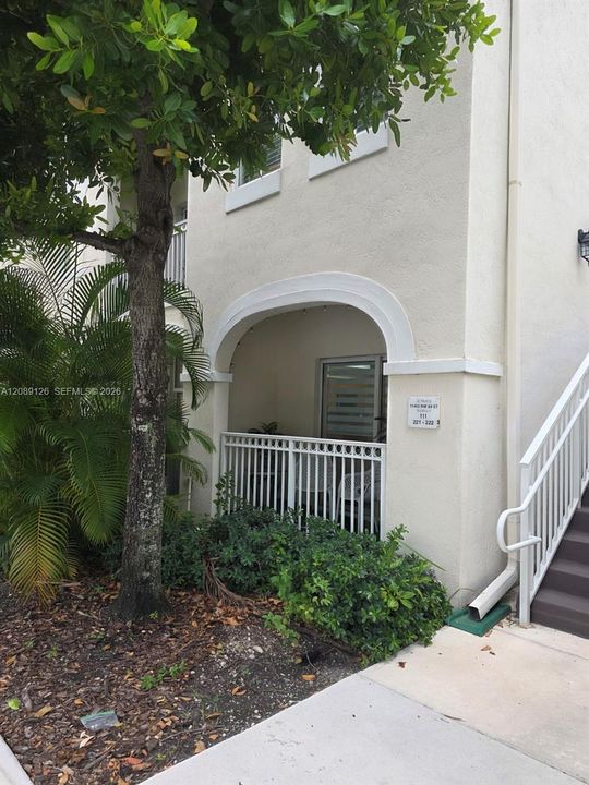 For Sale: $439,900 (3 beds, 2 baths, 1207 Square Feet)