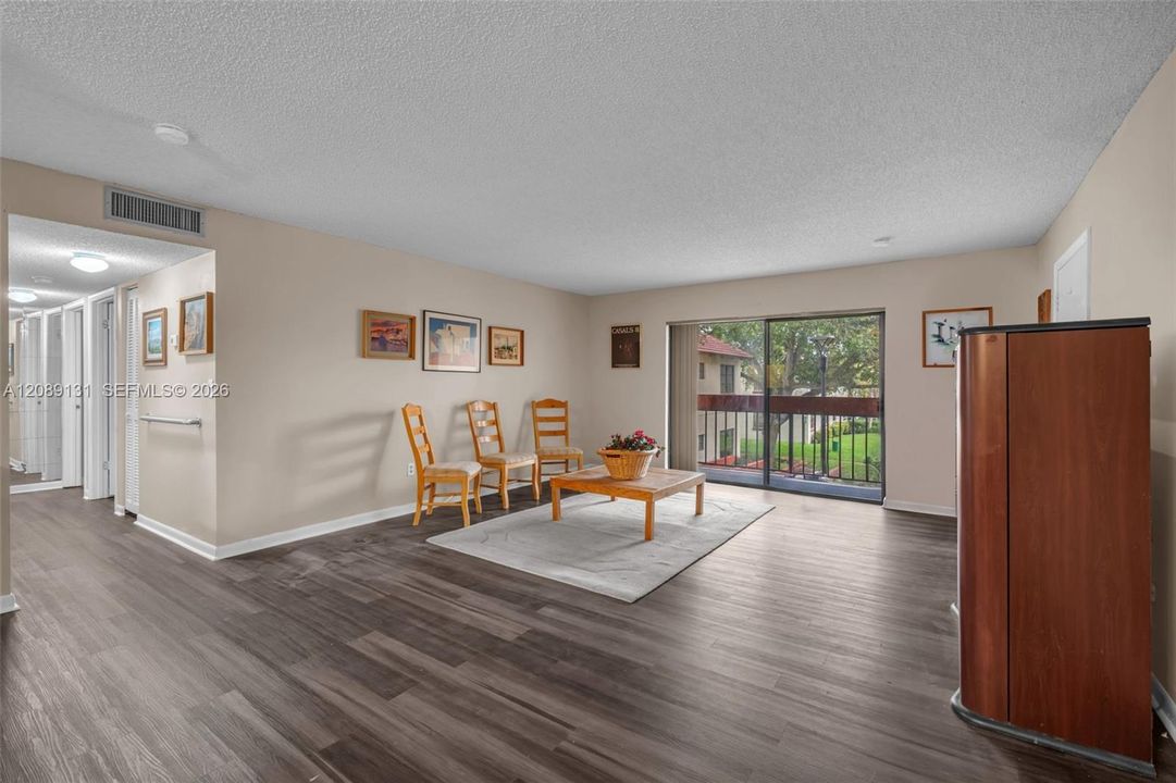 En Venta: $330,000 (3 camas, 2 baños, 1240 Pies cuadrados)