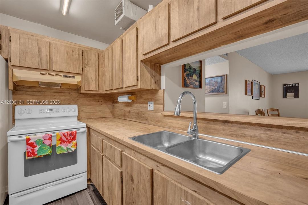 En Venta: $330,000 (3 camas, 2 baños, 1240 Pies cuadrados)