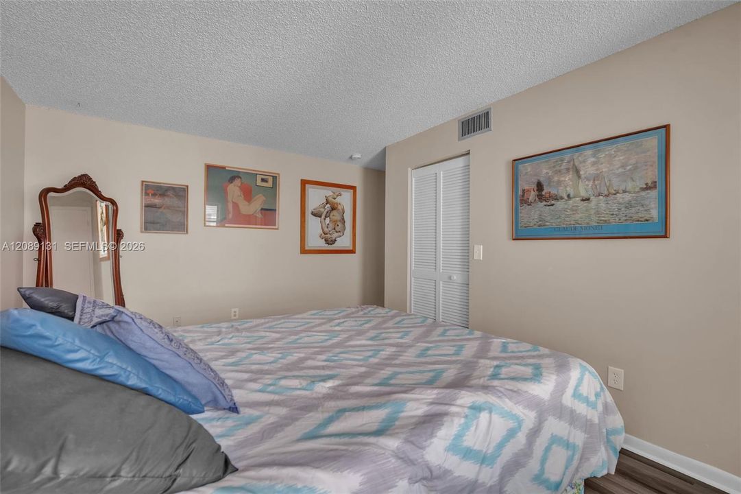 En Venta: $330,000 (3 camas, 2 baños, 1240 Pies cuadrados)