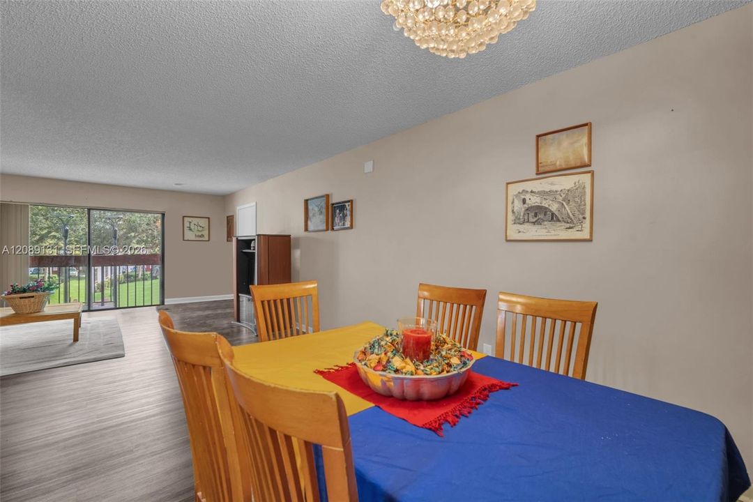 En Venta: $330,000 (3 camas, 2 baños, 1240 Pies cuadrados)