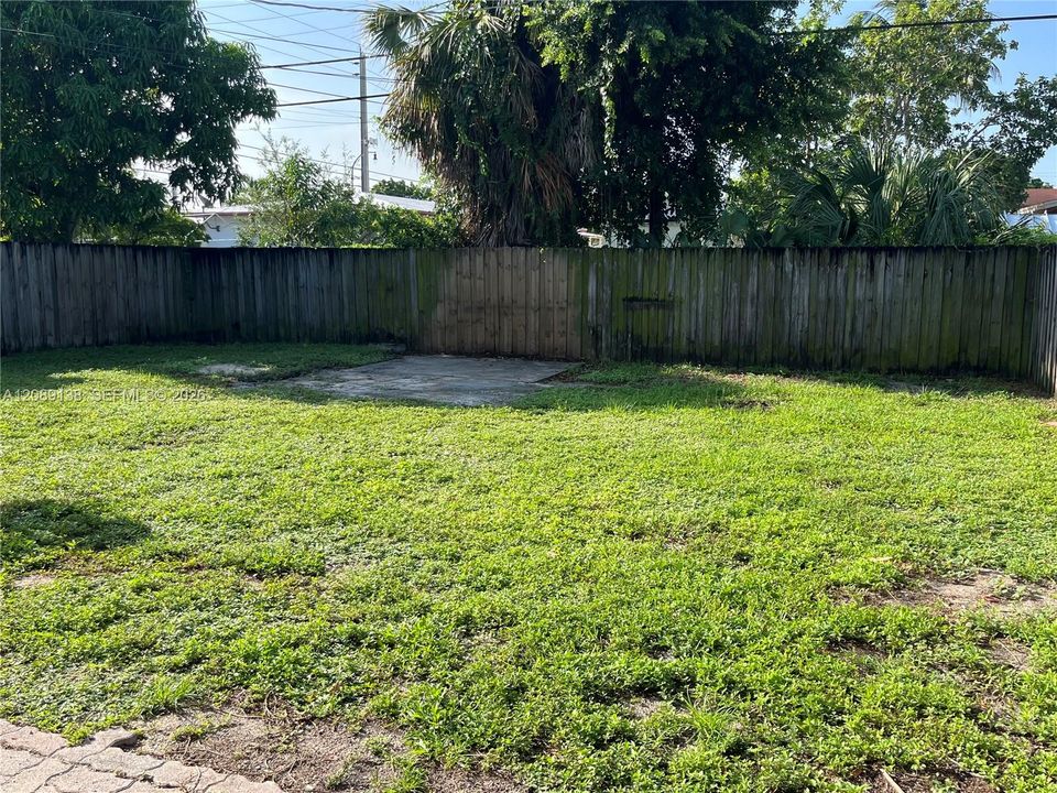For Rent: $2,600 (2 beds, 1 baths, 900 Square Feet)