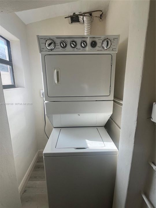 For Rent: $2,600 (2 beds, 1 baths, 900 Square Feet)