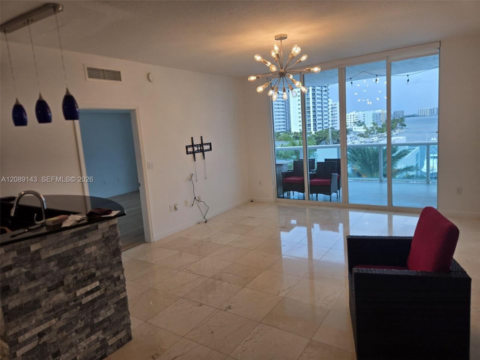 В аренду: $3,450 (2 спален, 2 ванн, 1274 Квадратных фут)
