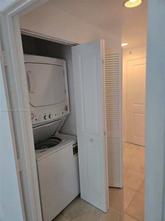 В аренду: $3,450 (2 спален, 2 ванн, 1274 Квадратных фут)
