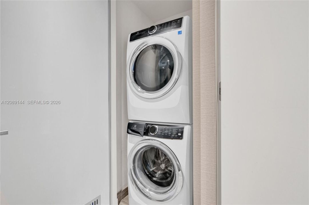 В аренду: $25,000 (3 спален, 3 ванн, 2271 Квадратных фут)