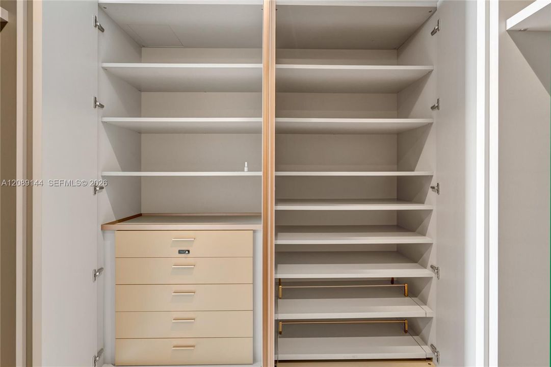 В аренду: $25,000 (3 спален, 3 ванн, 2271 Квадратных фут)