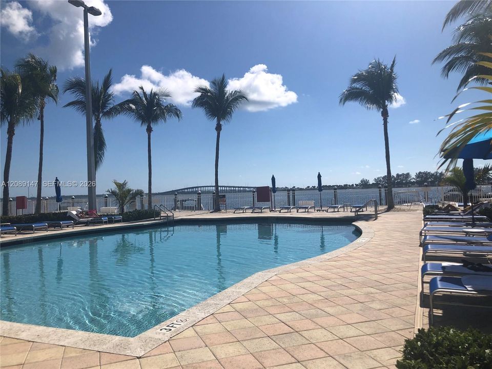 For Rent: $3,250 (1 beds, 1 baths, 791 Square Feet)