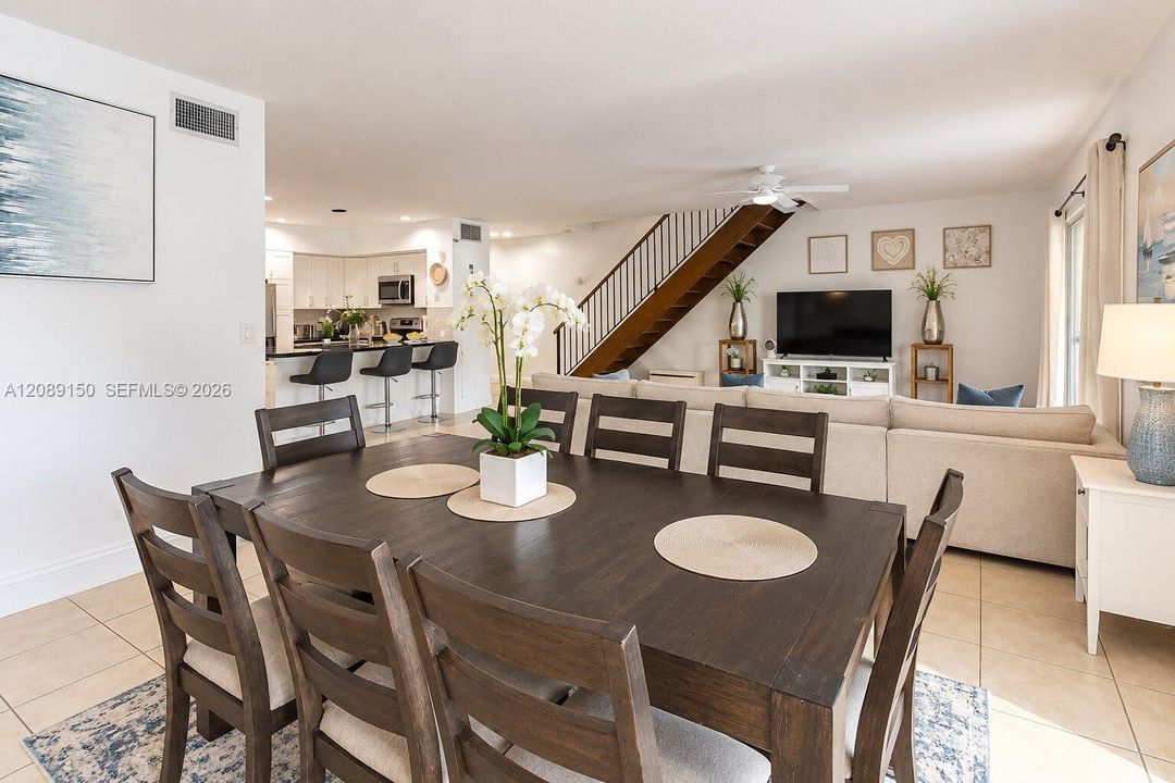 En Venta: $660,000 (3 camas, 2 baños, 2190 Pies cuadrados)