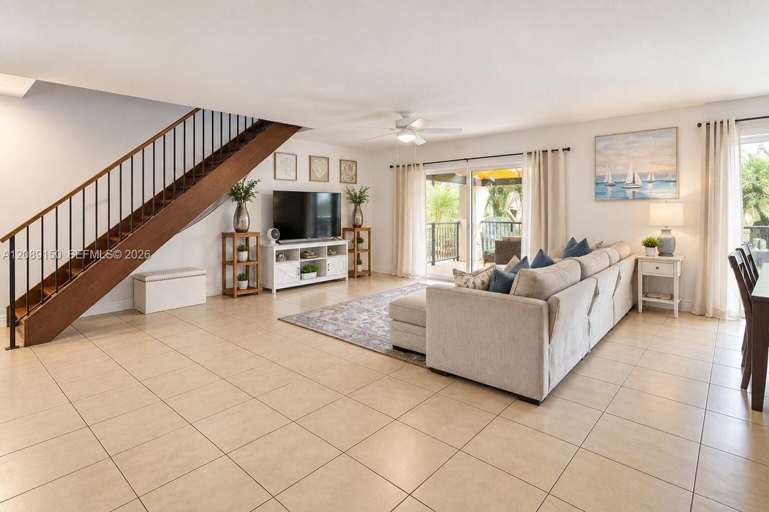 En Venta: $660,000 (3 camas, 2 baños, 2190 Pies cuadrados)
