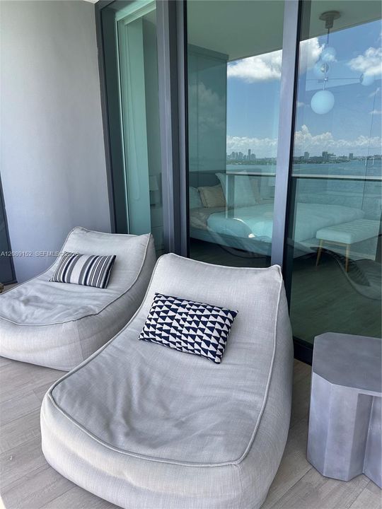 For Rent: $7,550 (2 beds, 2 baths, 1088 Square Feet)