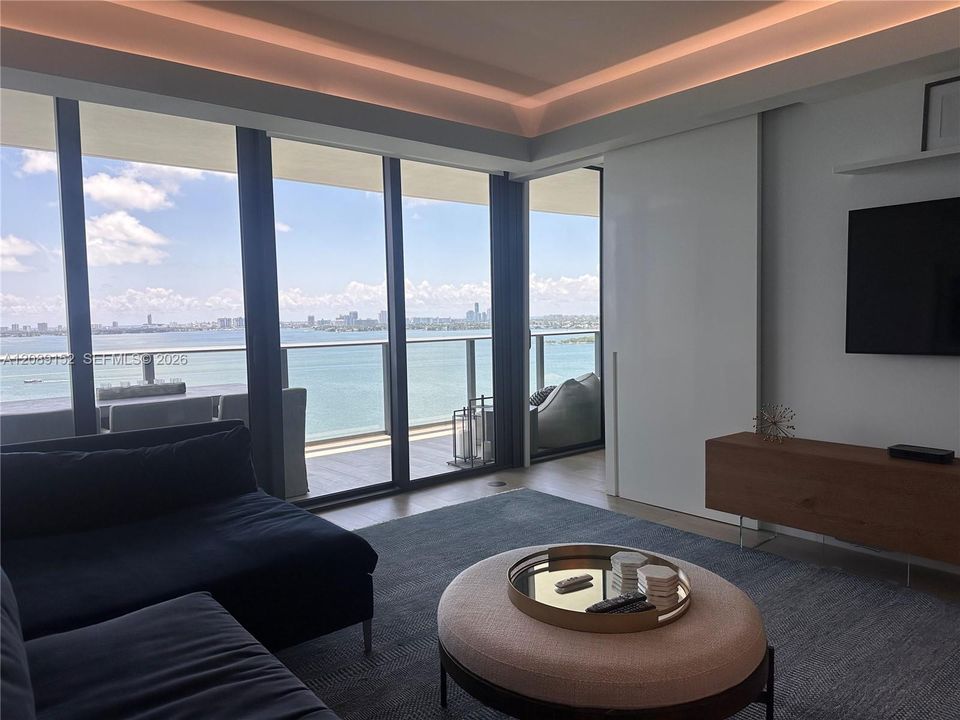 For Rent: $7,550 (2 beds, 2 baths, 1088 Square Feet)